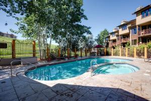 AN116 - Antlers Steamboat Springs