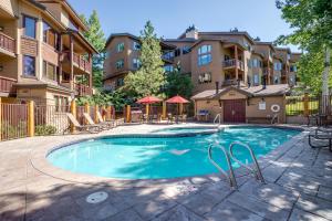 AN116 - Antlers Steamboat Springs