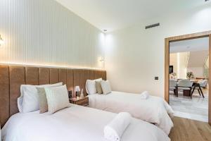 Exceptional 4-Bedroom Duplex Pool & Security