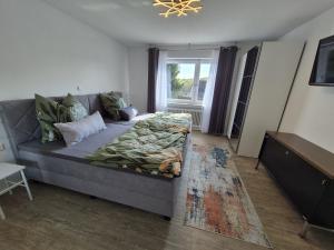 Ferienwohnung FeWo Ausblick Rottweil , eigener Zugang , große Terrasse , Carport , Fahrradgarage