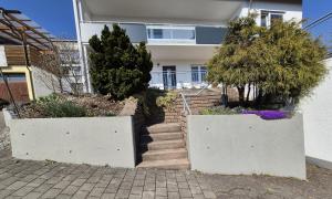 Ferienwohnung FeWo Ausblick Rottweil , eigener Zugang , große Terrasse , Carport , Fahrradgarage