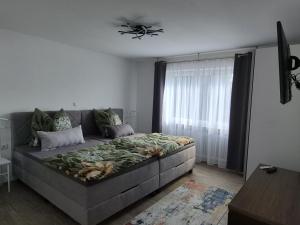 Ferienwohnung FeWo Ausblick Rottweil , eigener Zugang , große Terrasse , Carport , Fahrradgarage