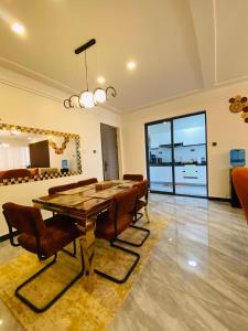 Stylish 3BR At Staroot Residency With Twin Bed Pool