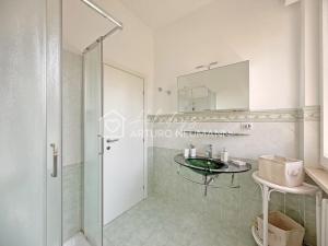 115 - Appartamento trilocale al primo piano, con ARIA CONDIZIONATA - SPIAGGIA INCLUSA AL WHITE BEACH CLUB