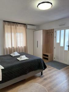 Apartments & rooms Prižmić