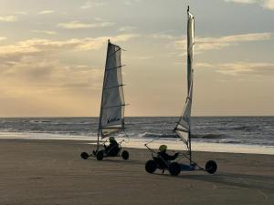 De Strandmelde, vakantieappartement met groot terras en gratis parking nabij zee