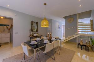 Beachfront 3BR with Direct Beach Access Marbella East