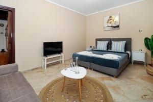 Jonathan Central Apartment