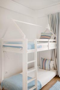 Seaside Family Stays | Walk to the Beach, Caxias