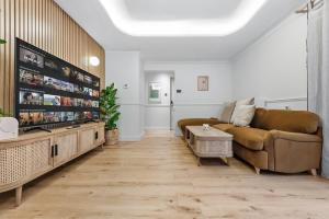 Tranquil 2B Japandi-Inspired Apt 2 min from St Pauls