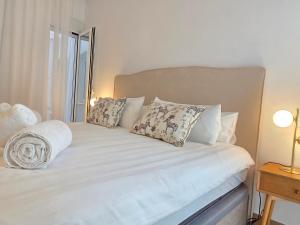 Brand New Marbella Apartment 2 Bedrooms 4 Guests Beach 2 min Old Town 5 min