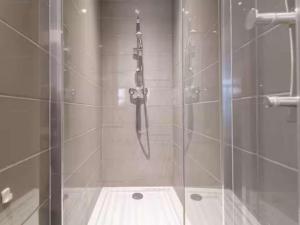 Jeanne • T2 lumineux avec balcon • centre de Grenoble • Quartier Estacade • tram à pied