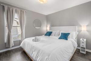 Lakefront Family Escape with Pool, Near Disney
