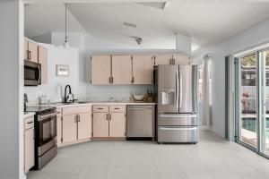 Lakefront Family Escape with Pool, Near Disney