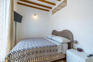 Mary Home, Vicolo Lavandai