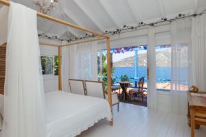 Sabrinas Haus - Adult Only +14