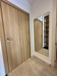 Modern 1BR Apartment with Terrace View - Romexpo