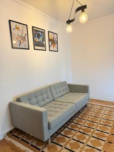 Modern Apartment | Metro Front | Netflix | Balcony
