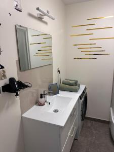 Metro Central 3 Rooms Apartment