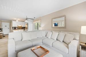 2BR Beach Villa with Balcony Pool Tennis Access