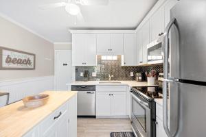 2BR Beach Villa with Balcony Pool Tennis Access