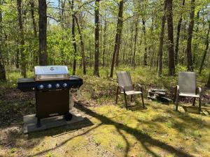 Nature Oasis - Hot Tub & Fire Pit - Near Fish Pond