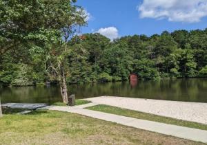 Nature Oasis - Hot Tub & Fire Pit - Near Fish Pond