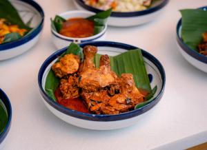 Kandy Neela Weralu