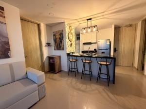 Amplio y Lujoso Apartamento - Vista al mar y Cerca al centro PISO ALTO