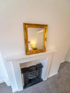 City Centre Cottage in Canterbury Courtyard Garden with Cathedral Views