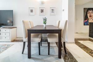 ELD4.1- Prime location pool views and evening sun