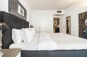 ELD4.1- Prime location pool views and evening sun