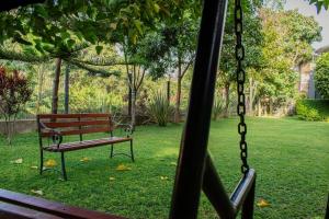 Quiet 2BR with Valley Views 10 Min to UN