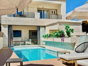 Beachfront Villa Anatoli Sidari with private heated pool by DadoVillas