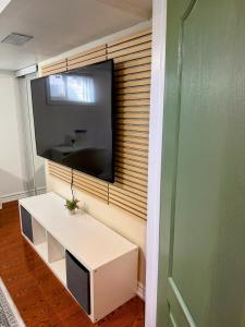 Private room near subway & shops