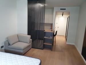 Airport garden apartment