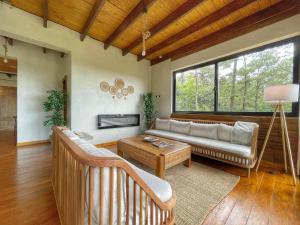 Escpate al Bosque Villa Completa Piscina BBQ Hasta 12 Huspedes