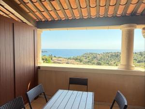 Duplex 3 pièces avec solarium et accès piscines - FR-1-504-668