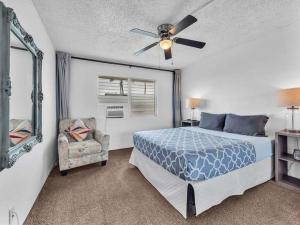 SHARE with working host, WiFi, AC, Pool, walk to Downtown, 15 min to airport - Friendly Cats in house