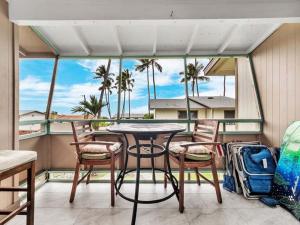 SHARE with working host, WiFi, AC, Pool, walk to Downtown, 15 min to airport - Friendly Cats in house