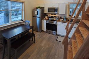 Seward Mountain View Cabins #10