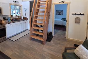Seward Mountain View Cabins #10