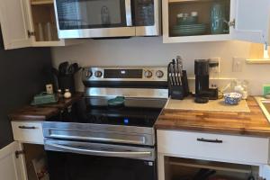 Seward Mountain View Cabins #9