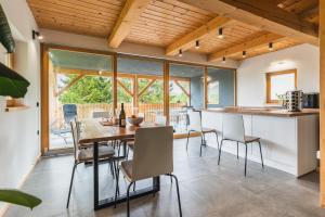 Evergreen Haven Apartment - Terrace & BBQ