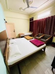 Hashmi guest house