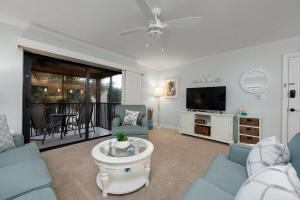 #222 Sanibel Moorings Courtyard View