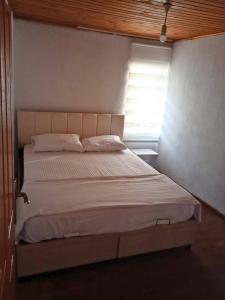 2-Bedroom House Rental in Central Gkeada, Turkey