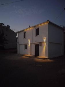 2-Bedroom House Rental in Central Gkeada, Turkey