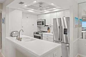 #512 Sanibel Moorings Gulf Front