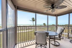 #512 Sanibel Moorings Gulf Front
